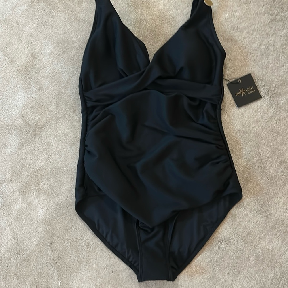 NWT! Nip Tuck Miraclesuit Black Swimsuit - Sleek Tummy-Control Swimwear